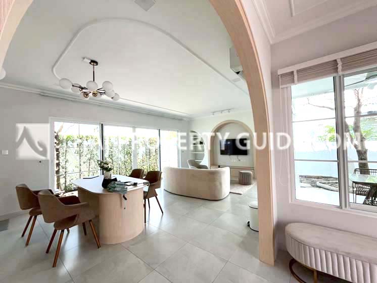 House with Shared Pool in Bangnatrad 